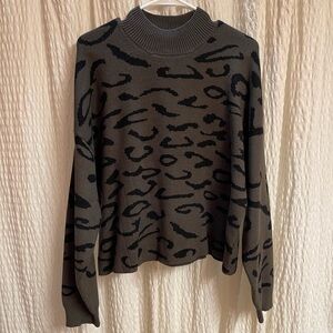 Stylish Leopard Print Turtleneck Sweater